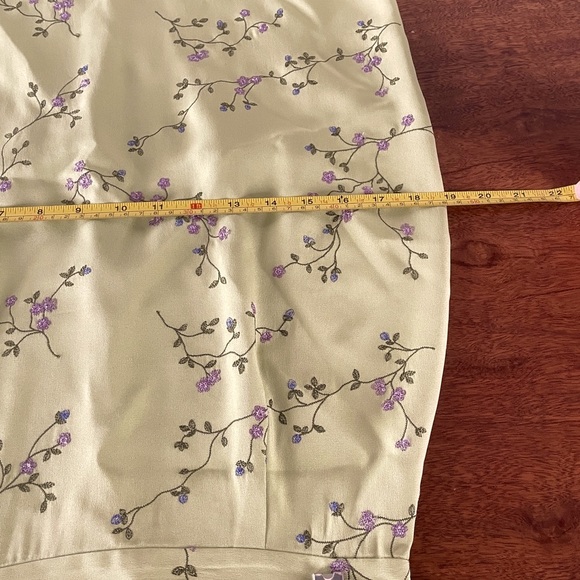 The office-appropriate pencil skirt with a touch of bohemian flair - Picture 5 of 7